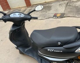 比亚乔150踏板摩托车／比亚乔150踏板摩托车前杂物盒怎样打开