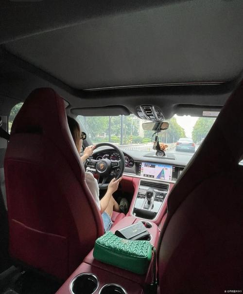 开卡宴的都是什么女人(开卡宴的人一般什么性格)