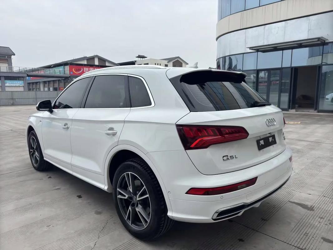 奥迪q5新款价格及图片(奥迪q5新车报价2020款价格)