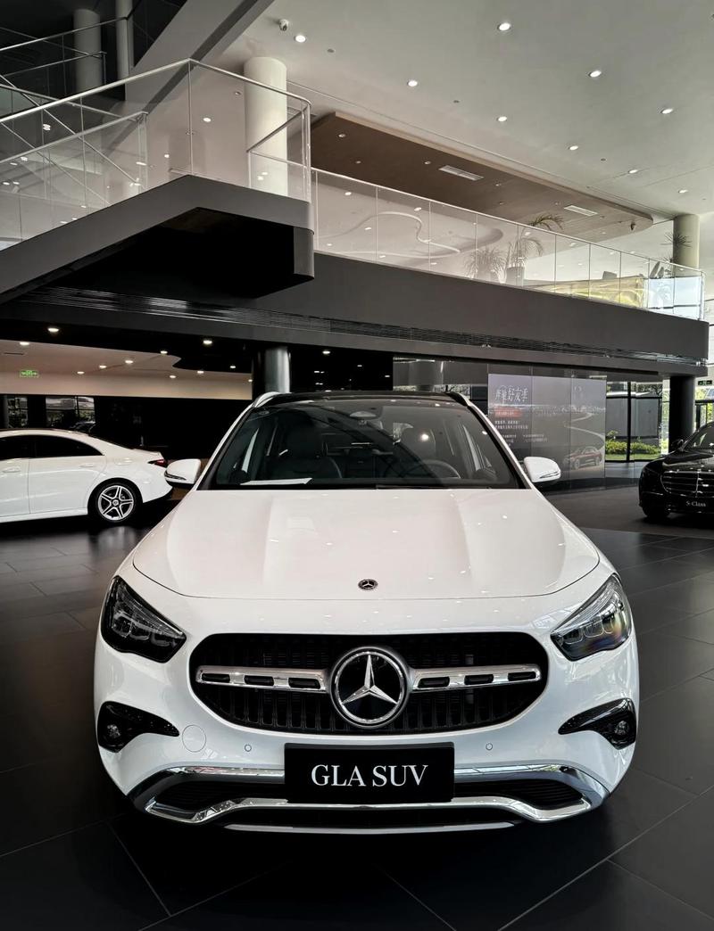 奔驰gla200多少钱/奔驰gla200多少钱一公里