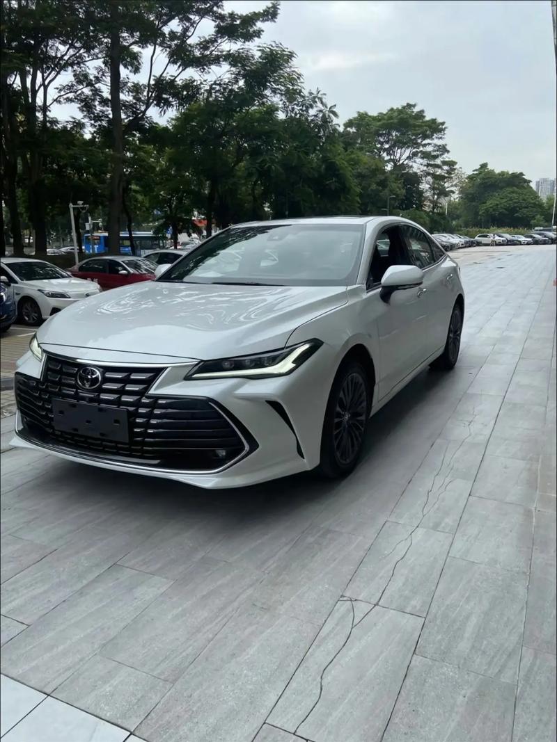 一汽丰田亚洲龙报价及图片(一汽丰田车型大全亚洲龙)