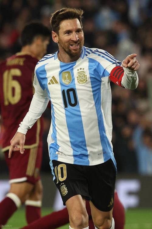 官方承认梅西是第三代球王(梅西历史第三)